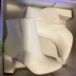 Madden girl flex pointed-toe booties 7.5